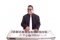 Keyboard/piano player