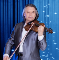 Sergei Trofanov (violin, voice)